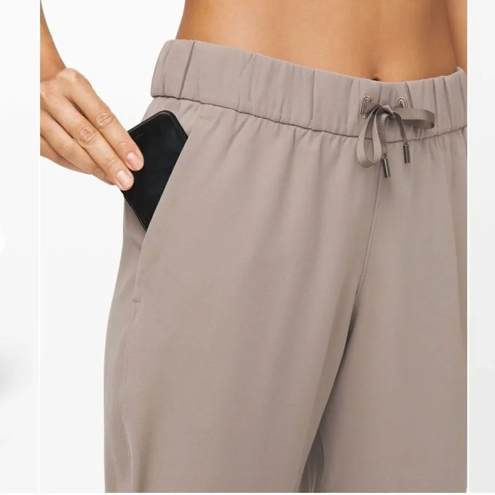 Lululemon On The Fly Jogger Carbon Dust